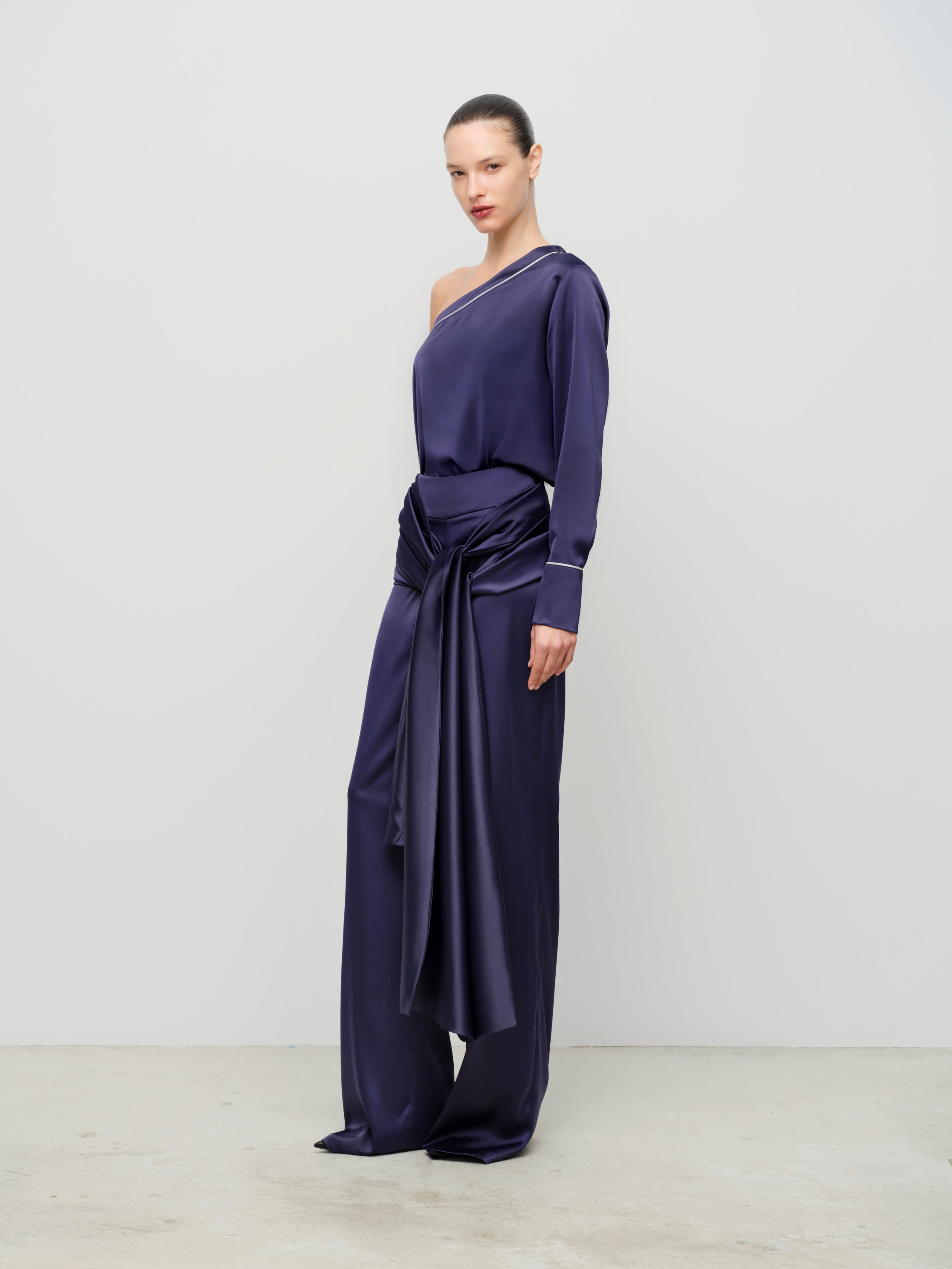 Asymmetric relaxed blouse